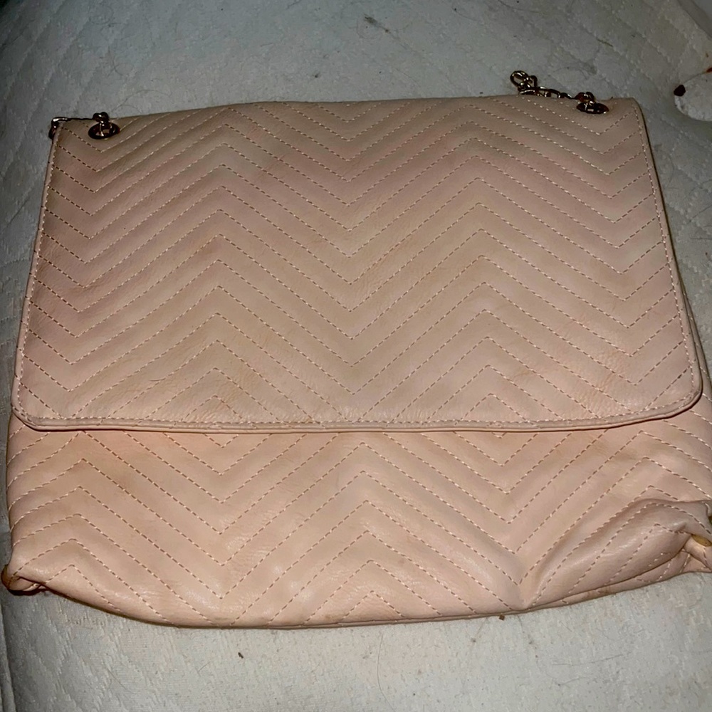 Shoulder Bag, gold chain strap. Pink in color beautiful design.